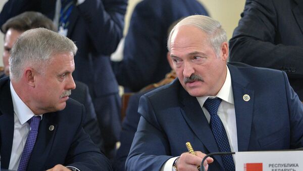 El secretario del Consejo de Seguridad de Bielorrusia, Stanislav Zas, y el presidente del país, Aleksandr Lukashenko - Sputnik Mundo
