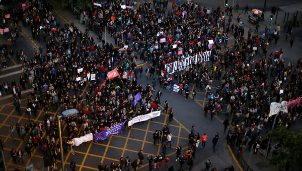 Marcha en Chile contra la violencia de género - Sputnik Mundo