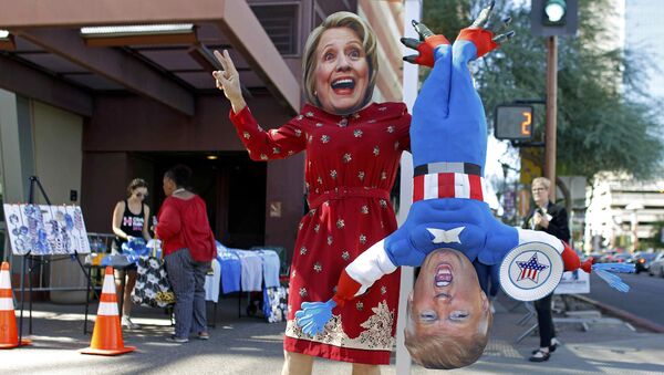 Máscaras de Hillary Clinton y Donald Trump, candidatos a la presidencia de EEUU - Sputnik Mundo