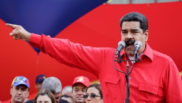 Venezuela's President Nicolas Maduro speaks during a pro-government rally at Miraflores Palace in Caracas, Venezuela October 25, 2016 - Sputnik Mundo