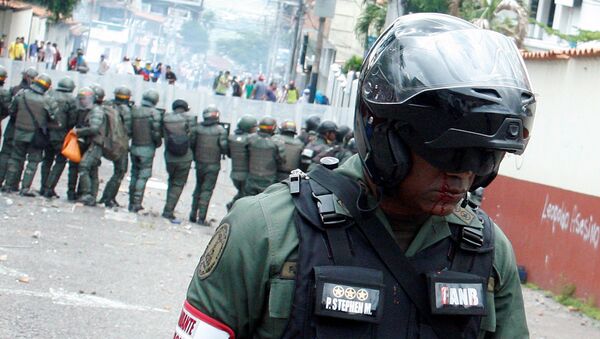 Un efectivo de la Guardia Nacional de Venezuela, herido durante los disturbios - Sputnik Mundo