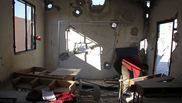 Consecuencias del ataque a una escuela en la provincia siria de Idlib - Sputnik Mundo