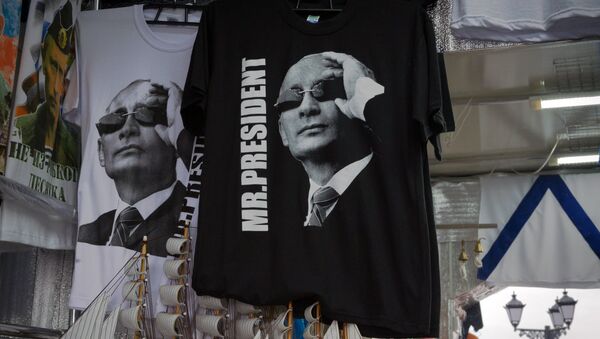 Una camiseta con la imagen de Vladímir Putin - Sputnik Mundo