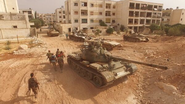 El Ejército sirio durante los combates en Alepo - Sputnik Mundo