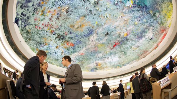 Delegates are seen beneath a ceiling painted by Spanish artist Miquel Barcelo during 28th Human Rights Council at the United Nations headquarters in Geneva on March 2, 2015. - Sputnik Mundo
