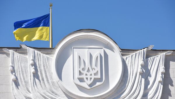La bandera de Ucrania en el edificio de Rada Suprema en Kiev - Sputnik Mundo