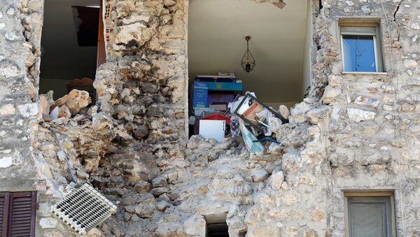 Una casa afectada por el Terremoto en Italia - Sputnik Mundo