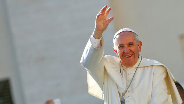 Pope Francis waves as he arrives to lead a special Jubilee audience in Saint Peter's square at the Vatican - Sputnik Mundo
