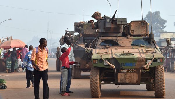 French Sangaris forces patrol in muslim district of PK 5 in Bangui as people go to the polls to take part in the Central African Republic second round of the presidential and legislative elections on February 14, 2016 - Sputnik Mundo