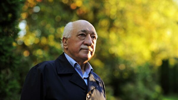 In this Sept. 24, 2013 file photo, Turkish Islamic preacher Fethullah Gulen is pictured at his residence in Saylorsburg, Pa. - Sputnik Mundo