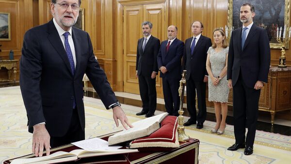 Mariano Rajoy jurando su cargo como presidente del Gobierno español - Sputnik Mundo