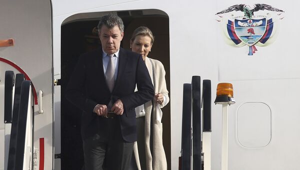 Juan Manuel Santos y su esposa llegan a Reino Unido - Sputnik Mundo