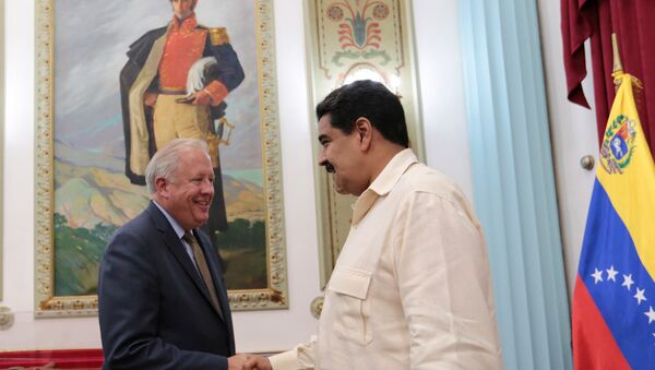 Presidente de Venezuela, Nicolás Maduro y subsecretario de Asuntos Políticos del Departamento de Estado de EEUU, Thomas Shannon en Caracas - Sputnik Mundo