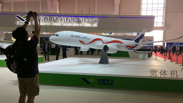 La maqueta del ShFDMS / С929 ruso-chino en la feria aeroespacial Airshow China 2016 - Sputnik Mundo
