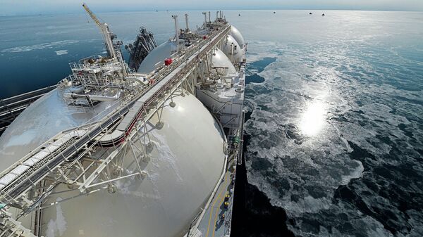 Liquefied natural gas tanker Grand Aniva at first LNG plant in Russia - Sputnik Mundo