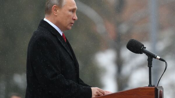 Vladímir Putin, el presidente de la Federación de Rusia durante la develación del monumento del príncipe Vladímir - Sputnik Mundo