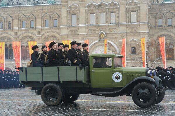 La Plaza Roja, escenario de una marcha militar dedicada al 75 aniversario del desfile de 1941 - Sputnik Mundo