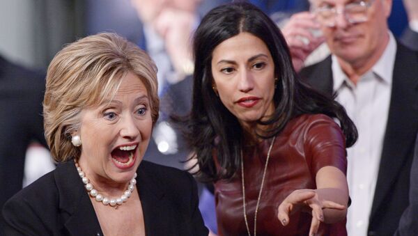 Huma Abedin y Hillary Clinton - Sputnik Mundo