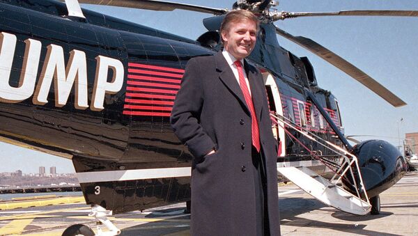 Дональд Трамп у своего вертолета, 1988 - Sputnik Mundo