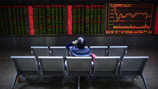 An investor rests on a chair in front of screens showing stock market movements at a securities company in Beijing on November 9, 2016. Stock markets around the region plunged in morning trading on November 9 as incoming results from the US presidential election suggested Donald Trump was leading markets favourite Hillary Clinton in the White House race. - Sputnik Mundo