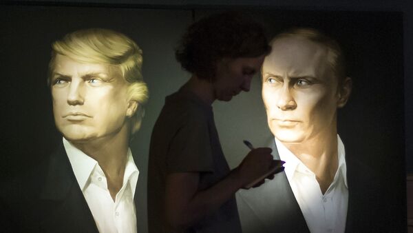 Los retratos de Donald Trump, el presidente de EEUU, y de Vladímir Putin, presidente de Rusia - Sputnik Mundo