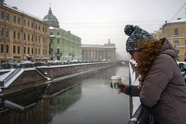 Uno de los canales del casco histórico de San Petersburgo - Sputnik Mundo