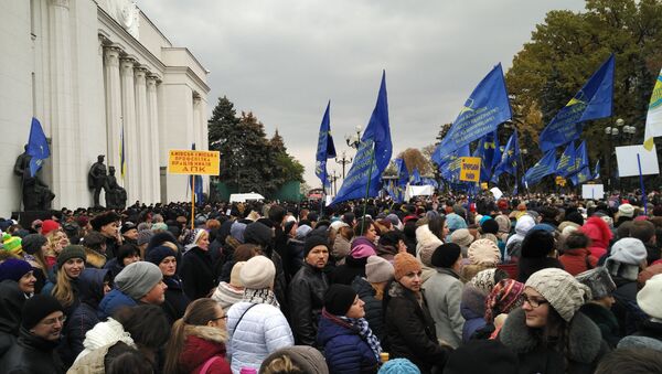 Ucranianos salen en masa a protestar contra el Gobierno (archivo) - Sputnik Mundo