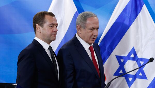 El primer ministro de Rusia, Dmitri Medvédev, con su homólogo israelí, Benjamín Netanyahu - Sputnik Mundo