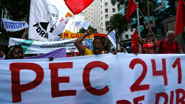 Protesta en Río de Janeiro contra la Propuesta de Enmienda Constitucional 241 - Sputnik Mundo