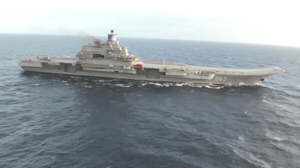 El portaviones Almirante Kuznetsov en las costas de Siria, en aguas del Mediterráneo. - Sputnik Mundo
