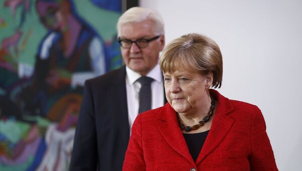 Ministro de Exteriores de Alemania, Frank-Walter Steinmeier, y canciller de Alemania, Angela Merkel - Sputnik Mundo