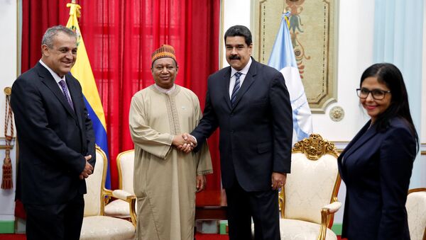El secretario general del OPEP, Mohammed Barkindo y el presidente de Venezuela, Nicolás Maduro - Sputnik Mundo