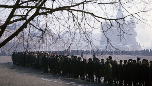 Una fila en Moscú, 1969 - Sputnik Mundo