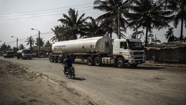 Un camión cisterna en Beira, Mozambique (archivo) - Sputnik Mundo