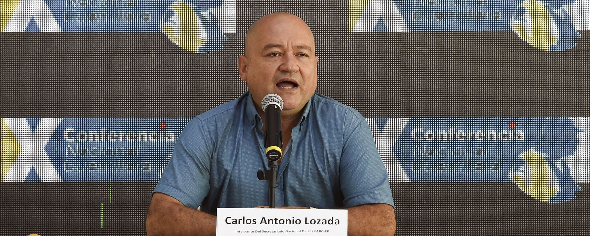 Commander Carlos Antonio Lozada, member of the direction of the Revolutionary Armed Forces of Colombia (FARC), speaks during the 10th National Guerrilla Conference in Llanos del Yari, Caqueta department, Colombia, on September - Sputnik Mundo, 1920, 19.04.2021