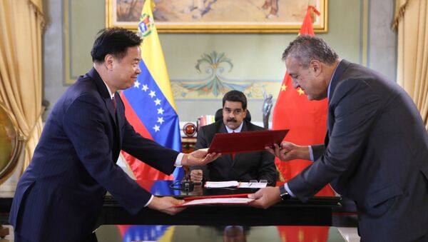 Director de PetroChina, Wang Yilin, presidente de Venezuela, Nicolás Maduro, y ministro de Petróleo de Venezuela, Eulogio del Pino - Sputnik Mundo