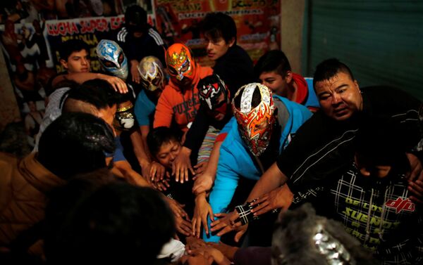 Participantes de la lucha extrema mexicana - Sputnik Mundo
