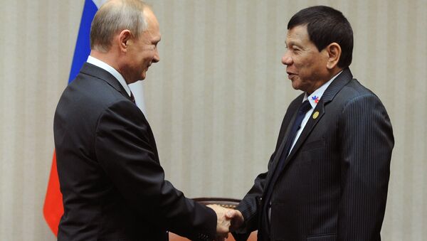 El presidente de Rusia, Vladímir Putin, y su homólogo filipino, Rodrigo Duterte - Sputnik Mundo