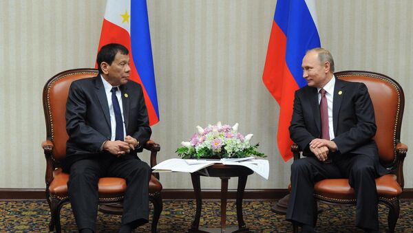 El presidente de Rusia, Vladímir Putin, y su homólogo filipino, Rodrigo Duterte - Sputnik Mundo