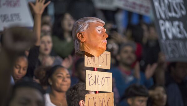 Protestas contra el recien elegido nuevo presidente de los EEUU, Donald Trump - Sputnik Mundo