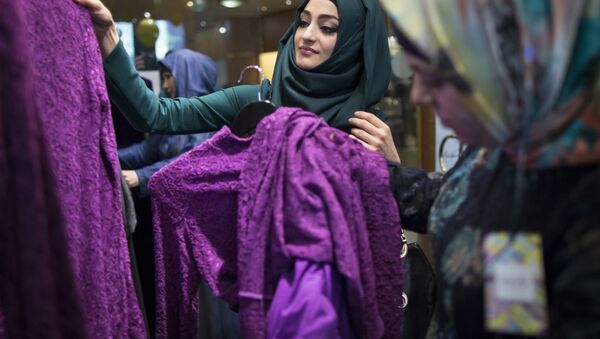 Frauen in einem Niqab-Shop - Sputnik Mundo
