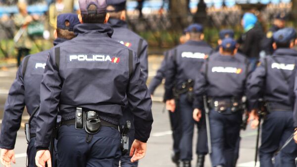Agents of the Police Intervention Unit (UIP) of the Spanish National Police retire in Atocha, Madrid, after the parade of the Armed Forces for the National Day of Spain on October 12, 2014 - Sputnik Mundo