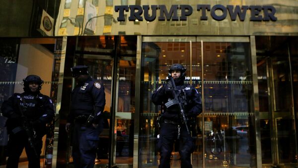 Agentes de los servicios secretos estadounidenses guardan la Trump Tower - Sputnik Mundo