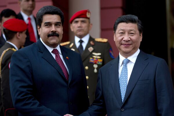 El presidente de Venezuela, Nicolás Maduro, y el líder de China, Xi Jinping - Sputnik Mundo