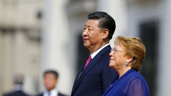 La presidenta de Chile, Michelle Bachelet, y su homólogo chino, Xi Jinping - Sputnik Mundo