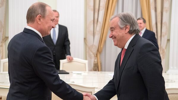 Vladímir Putin, presidente ruso, y António Guterres, secretario general electo de la ONU - Sputnik Mundo
