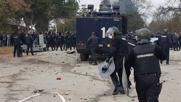 La policía de Bulgaria en el campo de refugiados en la ciudad de Harmanli - Sputnik Mundo