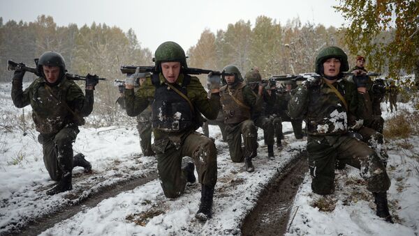 Los soldados de las divisiones especiales del Servicio Federal de la Guardia Nacional de Rusia durante las pruebas - Sputnik Mundo