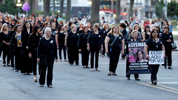 La avenida principal de Uruguay se silencia en lucha contra feminicidios - Sputnik Mundo