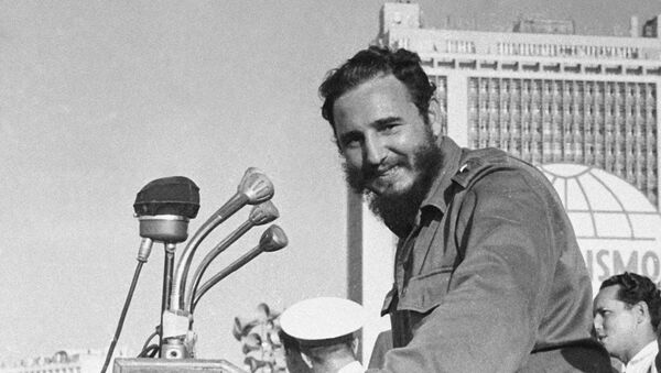 Fidel Castro en la Plaza de la Revolución de La Habana - Sputnik Mundo